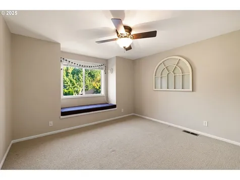 1333 Victorian Way Eugene OR 97401