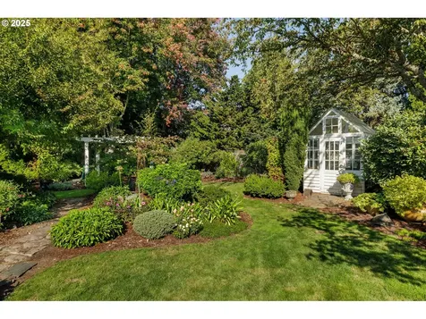 1333 Victorian Way Eugene OR 97401