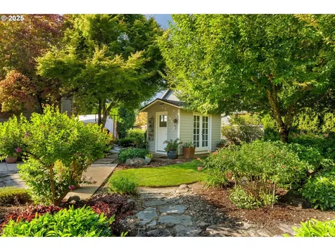 1333 Victorian Way Eugene OR 97401