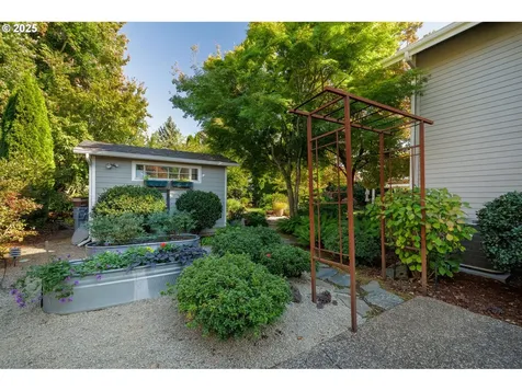 1333 Victorian Way Eugene OR 97401