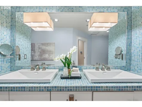 2328 SW Broadway Drive Portland OR 97201