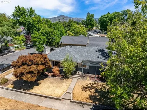 112 Rose Avenue Medford OR 97501