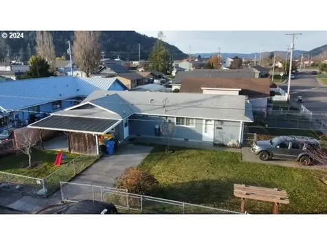 907 Greenwood Avenue Reedsport OR 97467