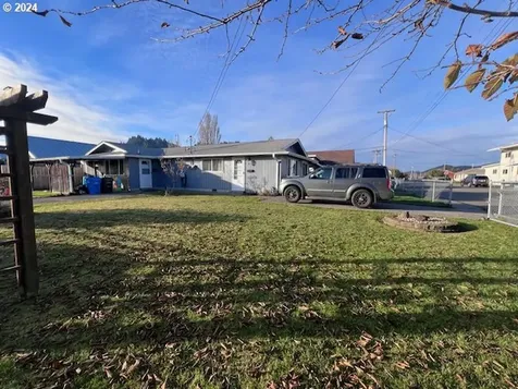 907 Greenwood Avenue Reedsport OR 97467