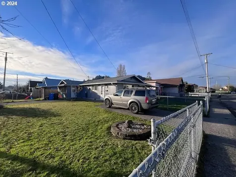 907 Greenwood Avenue Reedsport OR 97467