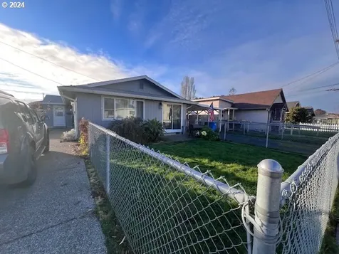 907 Greenwood Avenue Reedsport OR 97467