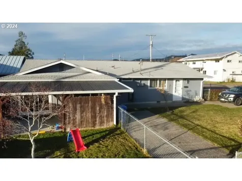 907 Greenwood Avenue Reedsport OR 97467