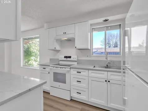 4974 Nina Avenue SE Salem OR 97302