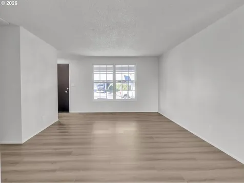 4974 Nina Avenue SE Salem OR 97302
