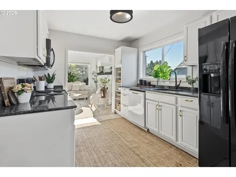 1523 NE 12th Street Lincoln City OR 97367