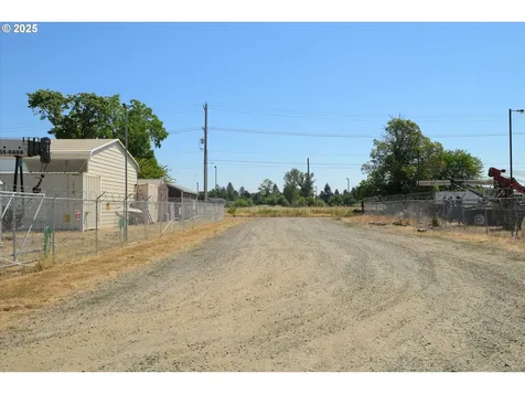 2002 Kintyre Street Eugene OR 97402
