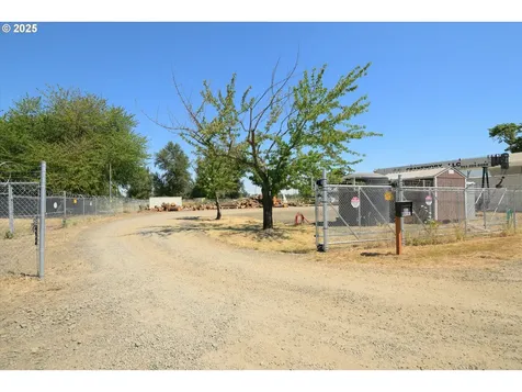 2002 Kintyre Street Eugene OR 97402