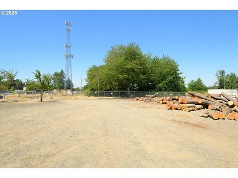 2002 Kintyre Street Eugene OR 97402