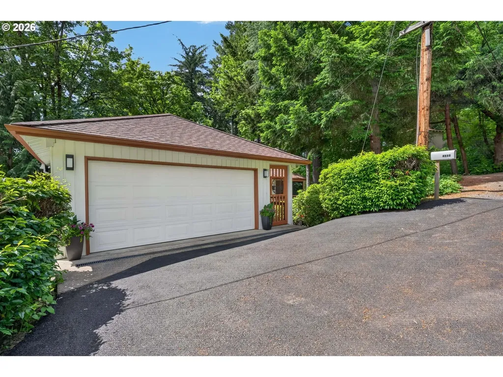 4131 SW Chesapeak Avenue Portland OR 97239
