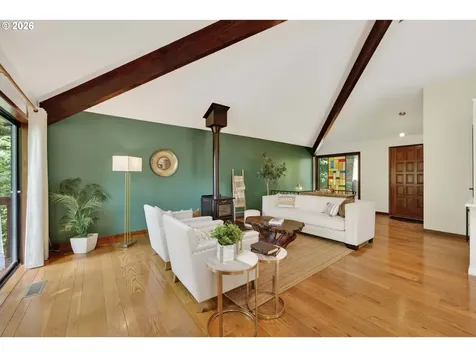 4131 SW Chesapeak Avenue Portland OR 97239