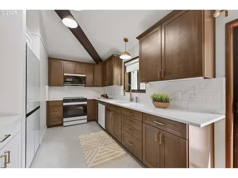 4131 SW Chesapeak Avenue Portland OR 97239