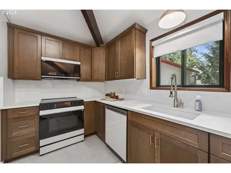 4131 SW Chesapeak Avenue Portland OR 97239