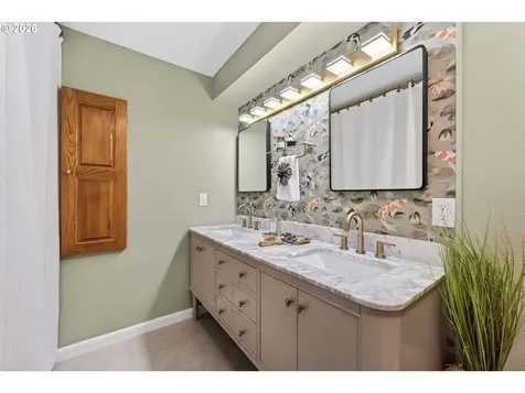 4131 SW Chesapeak Avenue Portland OR 97239