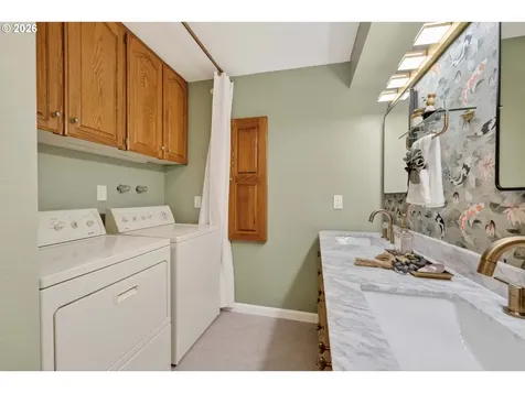 4131 SW Chesapeak Avenue Portland OR 97239