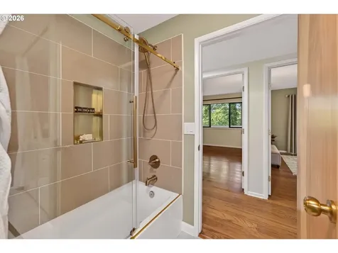 4131 SW Chesapeak Avenue Portland OR 97239