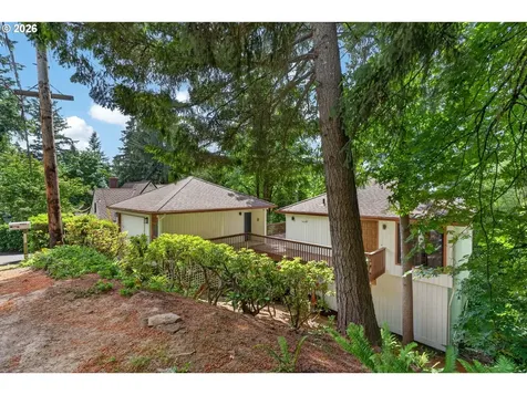 4131 SW Chesapeak Avenue Portland OR 97239