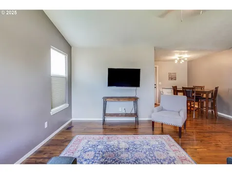 1042 18th Avenue SE Albany OR 97322