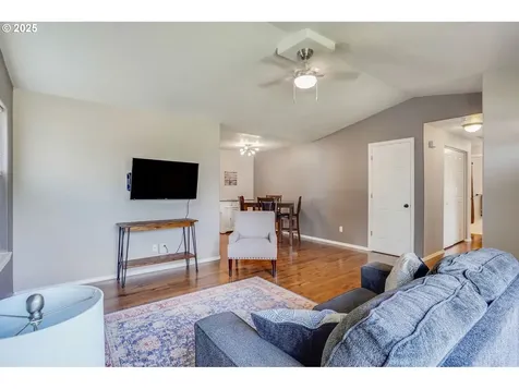 1042 18th Avenue SE Albany OR 97322
