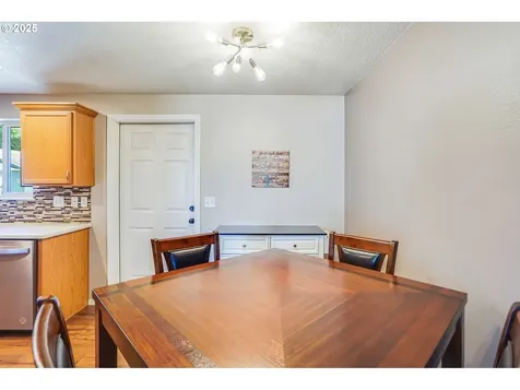 1042 18th Avenue SE Albany OR 97322