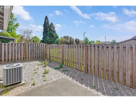 1042 18th Avenue SE Albany OR 97322