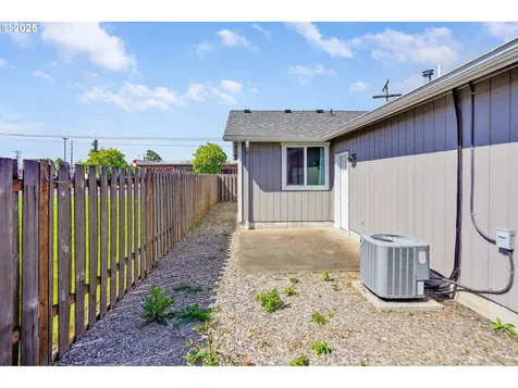 1042 18th Avenue SE Albany OR 97322