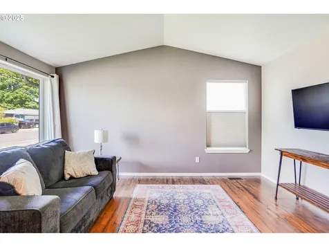 1042 18th Avenue SE Albany OR 97322