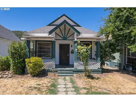 1414 SE Mill Street Roseburg OR 97470