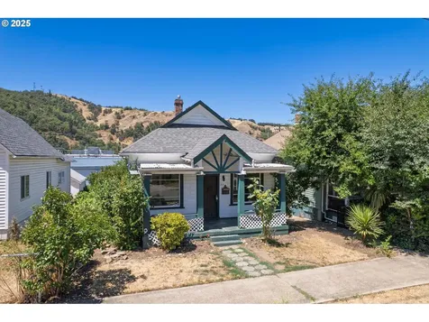 1414 SE Mill Street Roseburg OR 97470