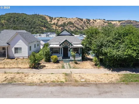 1414 SE Mill Street Roseburg OR 97470
