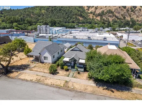 1414 SE Mill Street Roseburg OR 97470