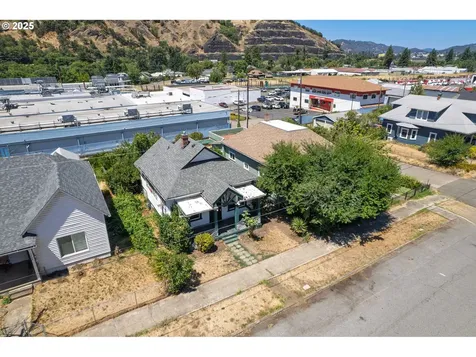 1414 SE Mill Street Roseburg OR 97470