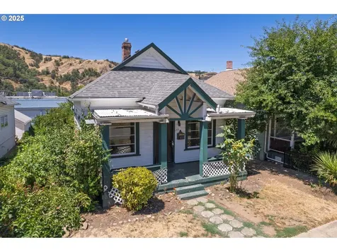 1414 SE Mill Street Roseburg OR 97470