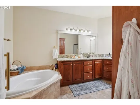 5101 NE 121st Avenue Vancouver WA 98682