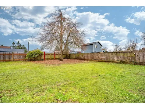 2495 G Street Springfield OR 97477