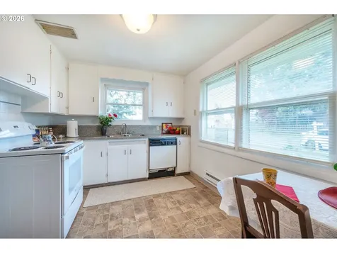 2495 G Street Springfield OR 97477