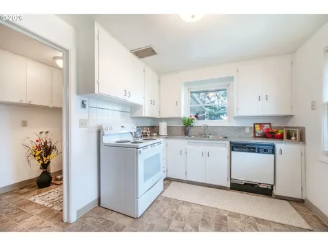 2495 G Street Springfield OR 97477