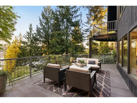 2707 Southshore Boulevard Lake Oswego OR 97034