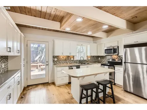 19675 NW Quail Hollow Drive Portland OR 97229