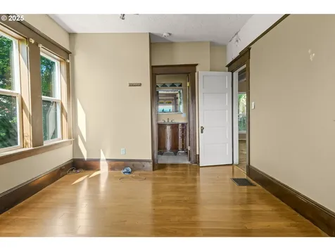 4219 SW Condor Avenue Portland OR 97239
