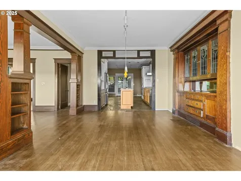 4219 SW Condor Avenue Portland OR 97239