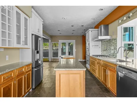 4219 SW Condor Avenue Portland OR 97239