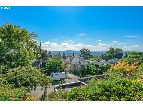 4219 SW Condor Avenue Portland OR 97239
