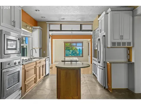 4219 SW Condor Avenue Portland OR 97239