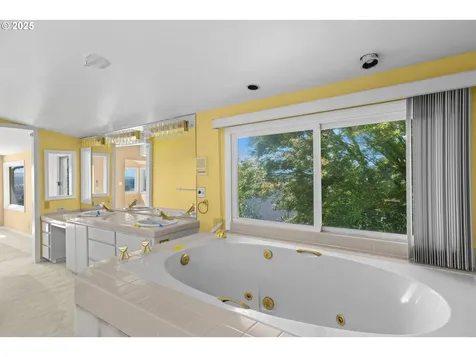 4219 SW Condor Avenue Portland OR 97239