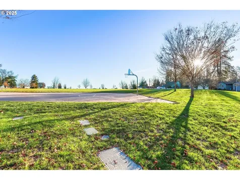 3509 N Center Street Newberg OR 97132